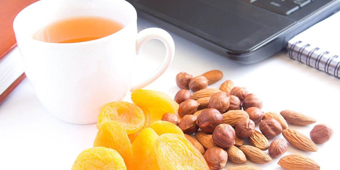 5 Healthy Snacks to Amplify Office Productivity