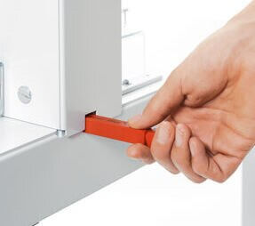 Cutting sticks can be turned or changed easily from the outside of the machine. No tools are required.