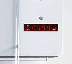 The LED digital measurement display ensures precise positioning of the back gauge and can be set to centimeters (cm) or inches (in)